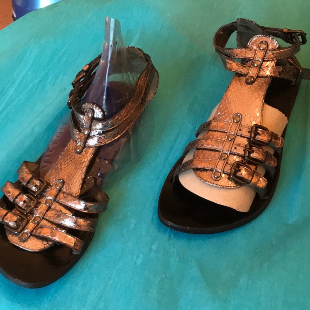 Impo sandals
